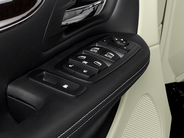 2012 Chrysler Town & Country Touring