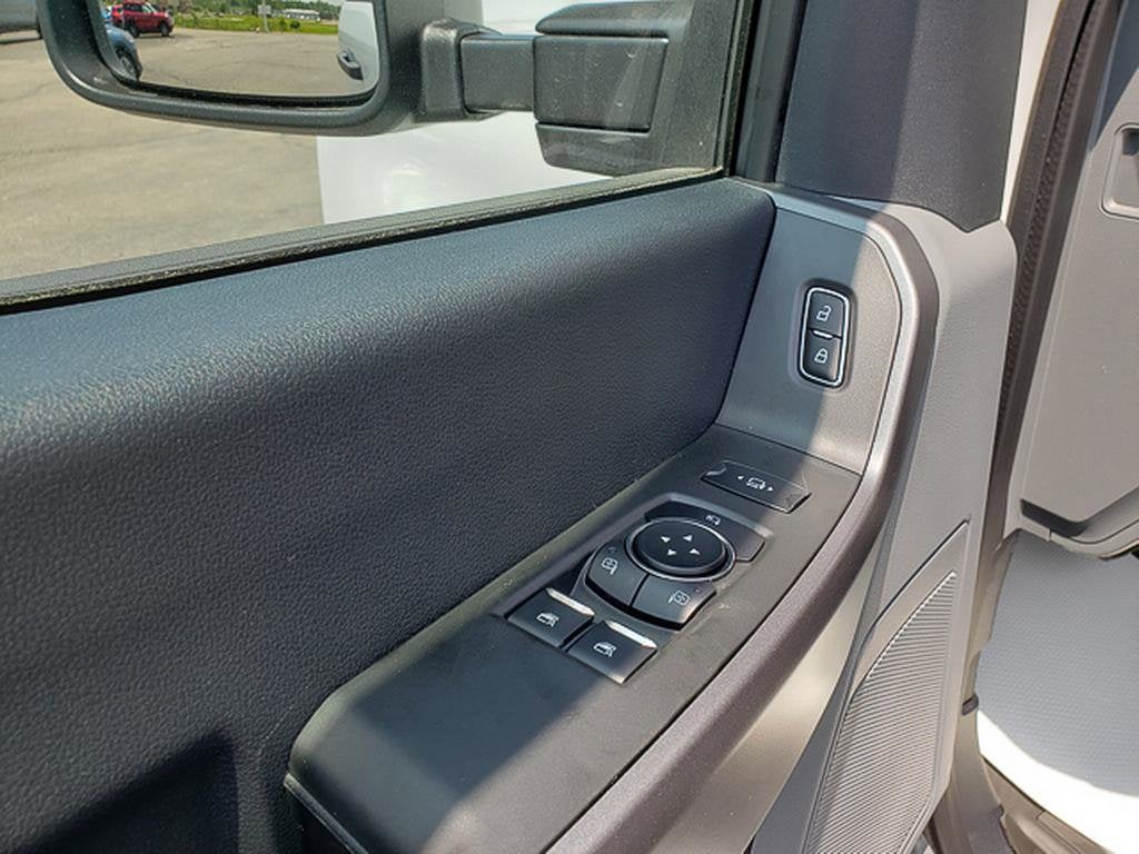 2025 Ford Super Duty F-350 SRW XLT 4WD Reg Cab 8' Box