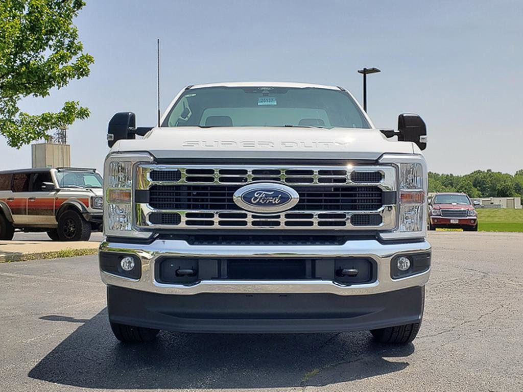 2025 Ford Super Duty F-350 SRW XLT 4WD Reg Cab 8' Box