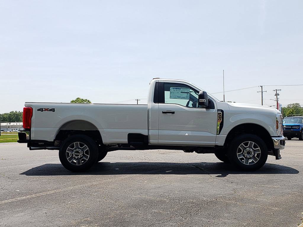 2025 Ford Super Duty F-350 SRW XLT 4WD Reg Cab 8' Box