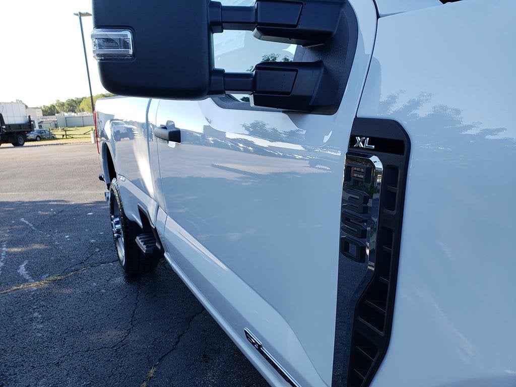 2026 Ford Super Duty F-350 SRW XL 4WD Reg Cab 8' Box