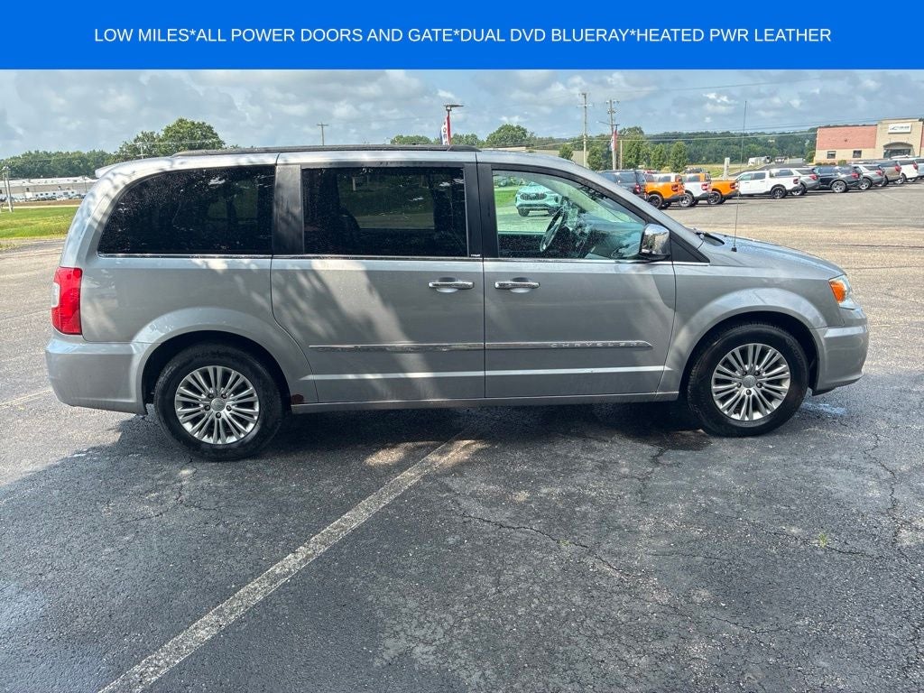 2013 Chrysler Town & Country Touring-L