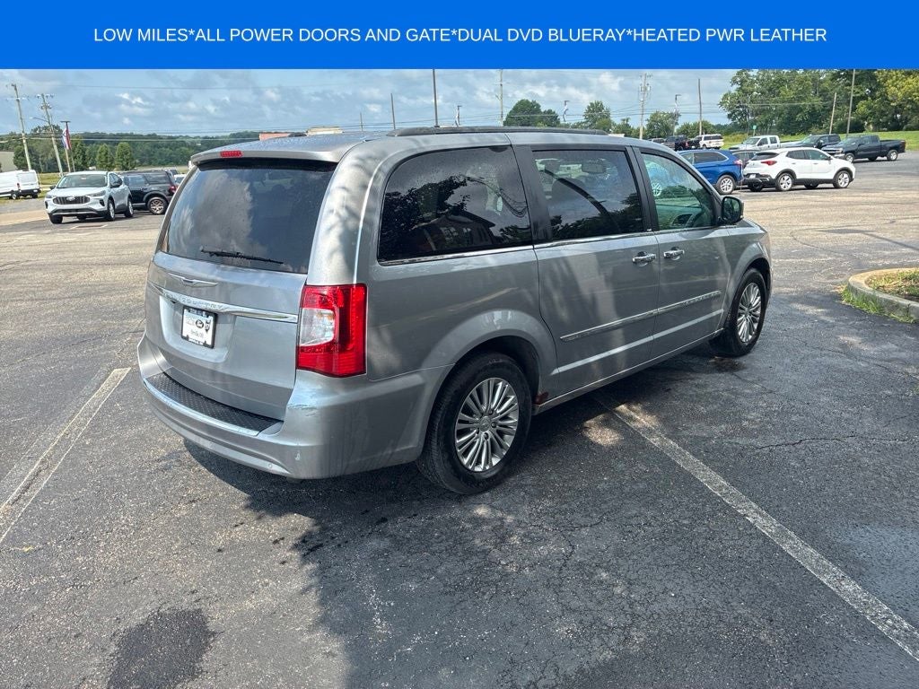 2013 Chrysler Town & Country Touring-L