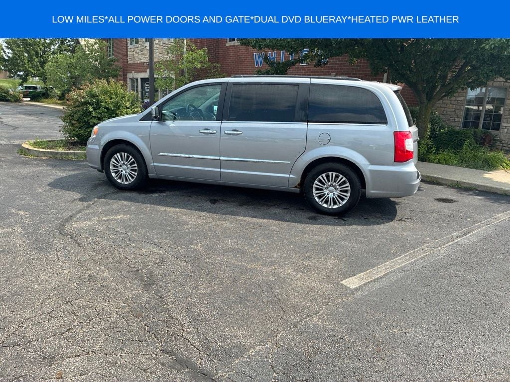 2013 Chrysler Town & Country Touring-L