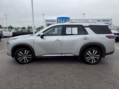 2023 Nissan Pathfinder Platinum