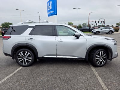 2023 Nissan Pathfinder Platinum